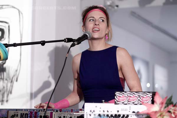 P.O.U.F. ! - 2013-10-17 - PARIS - La Galerie W - 